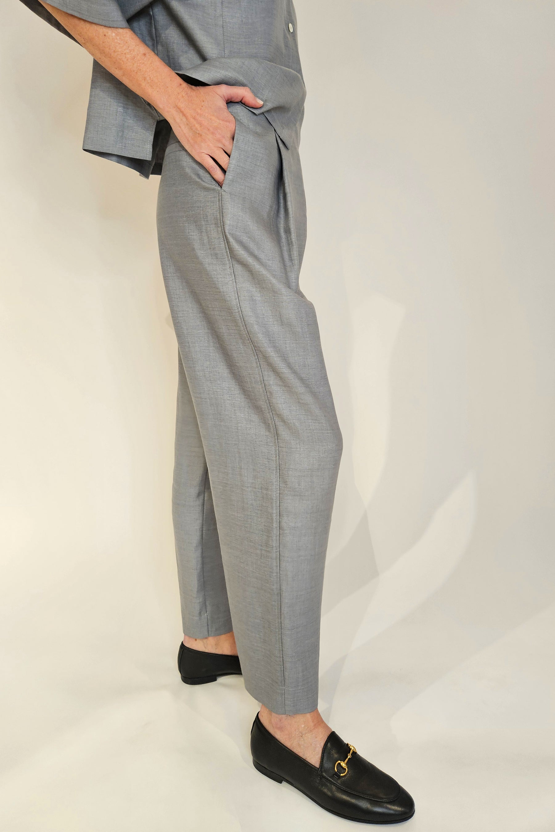 Pantalone Intro