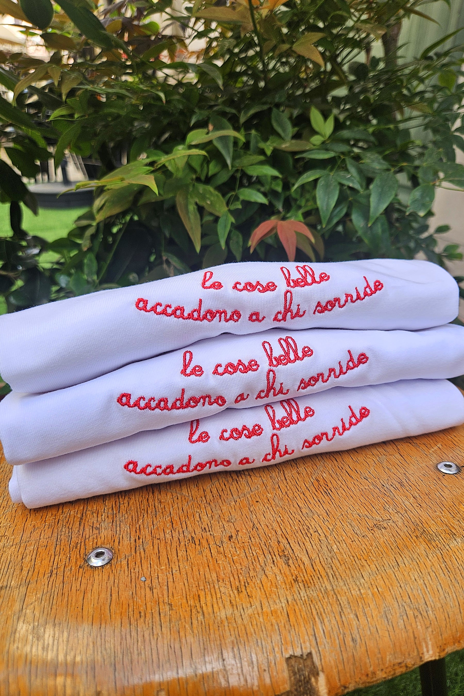 T-Shirt manica corta "Le cose belle accadono a chi sorride"