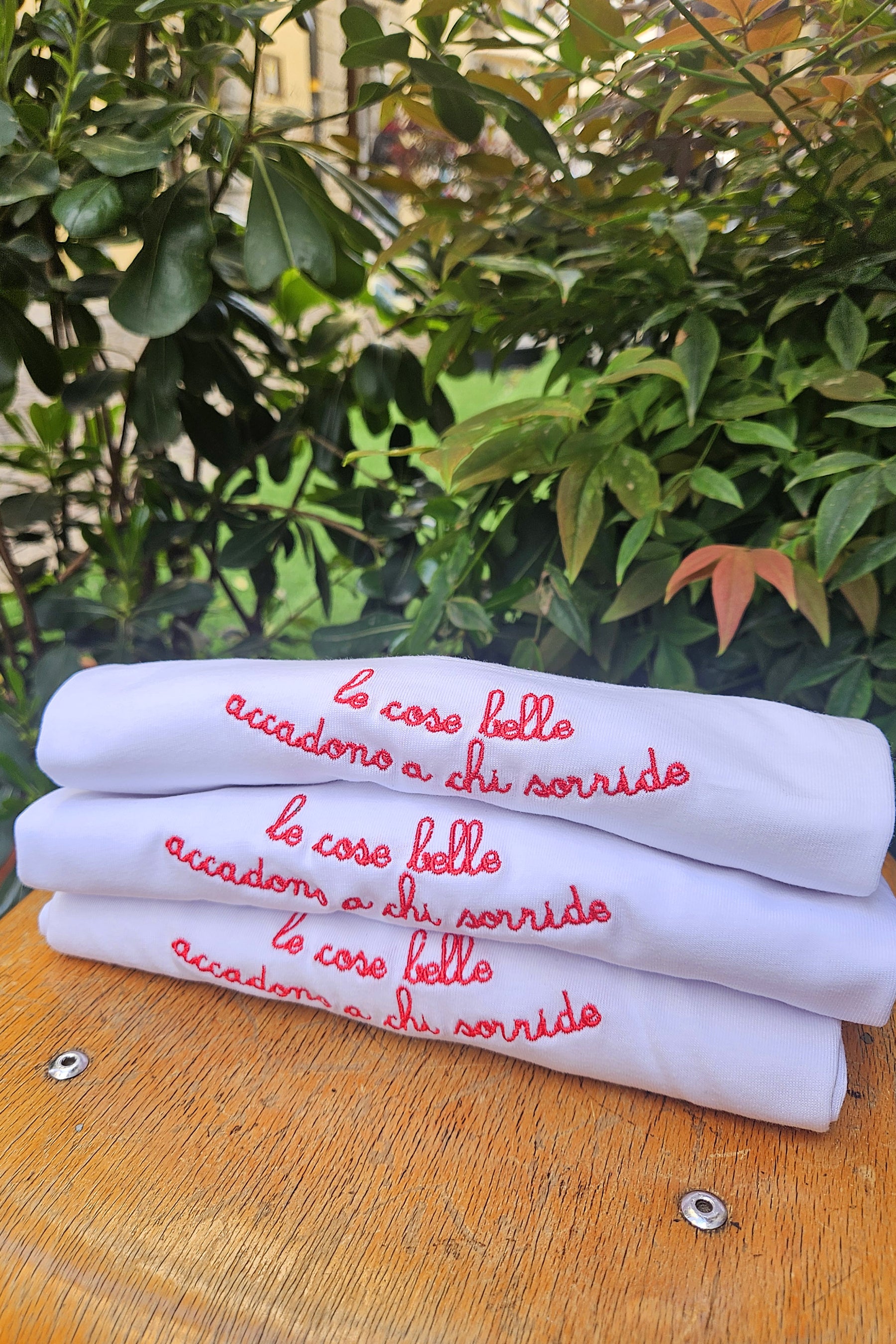 T-Shirt manica corta "Le cose belle accadono a chi sorride"