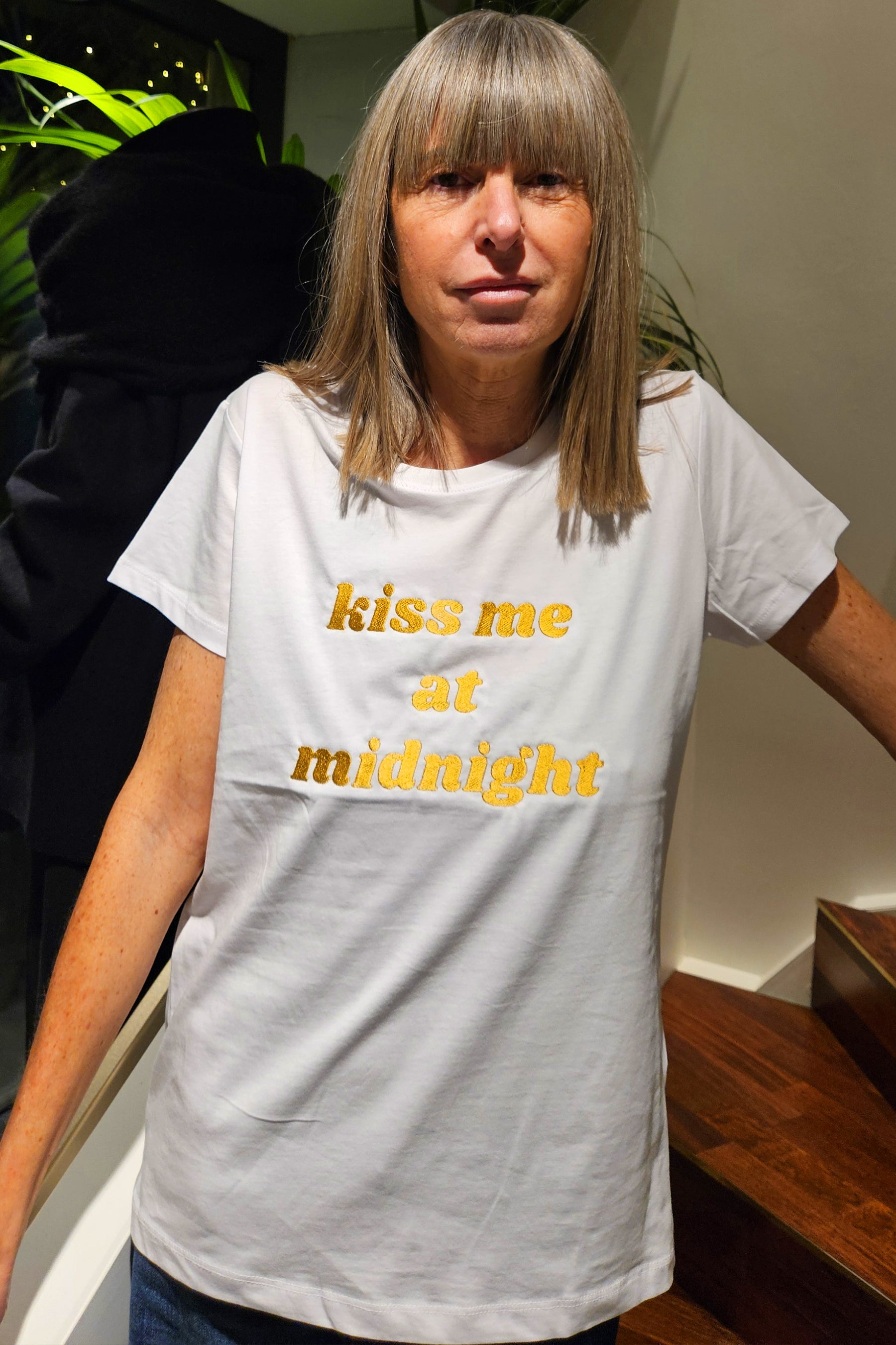 T-Shirt Manica Corta "kiss me at midnight"