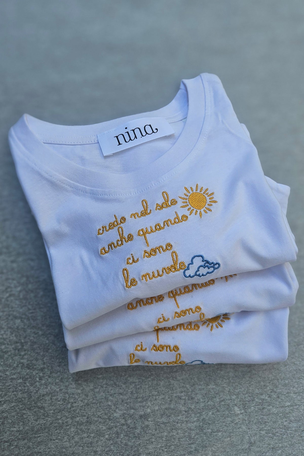T-Shirt manica corta "credo nel sole anche quando ci sono le stelle"