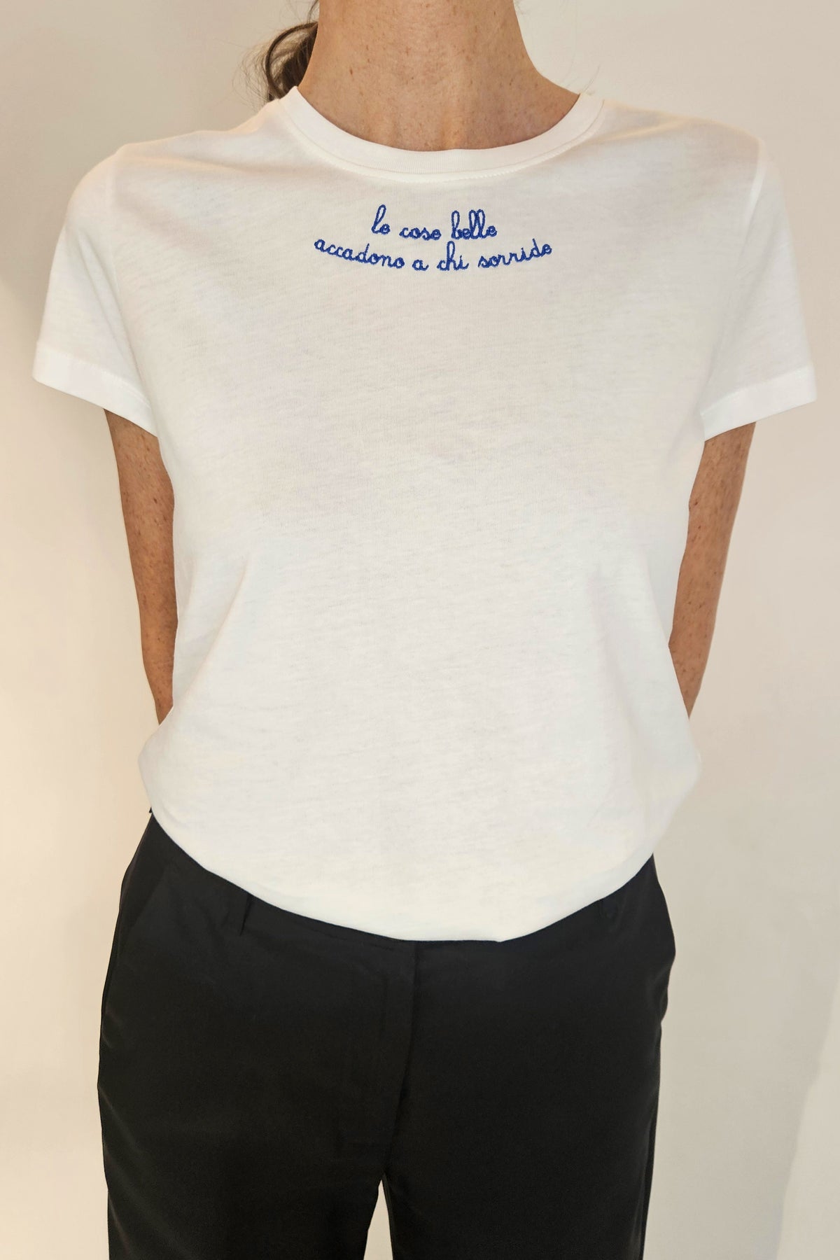 T-Shirt manica corta "Le cose belle accadono a chi sorride"