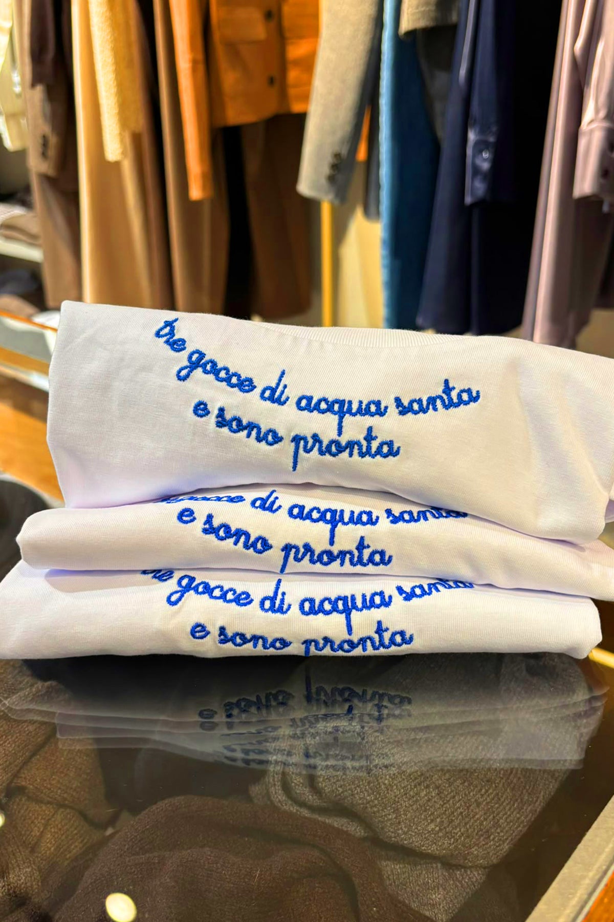T-Shirt "tre gocce di acqua santa e sono pronta" | Nina