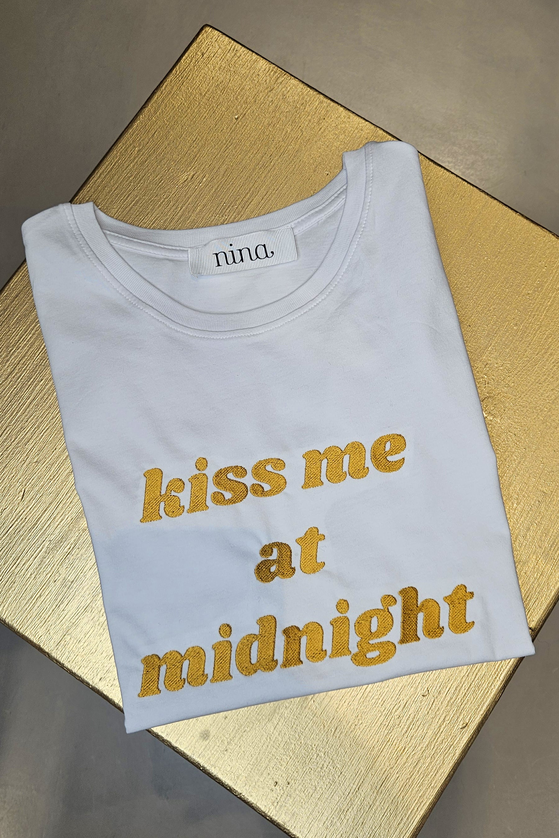 T-Shirt Manica Corta "kiss me at midnight"