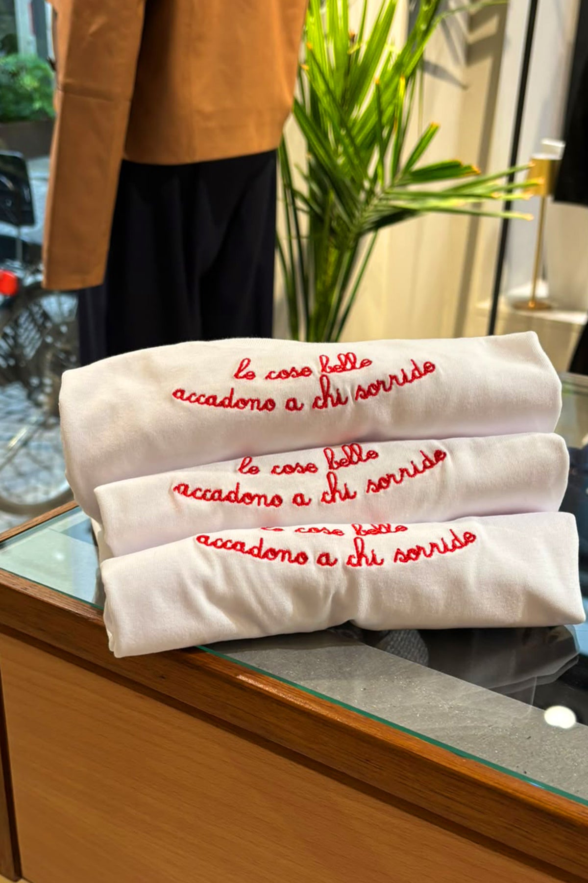 T-Shirt "le cose belle accadono a chi sorride" | Nina