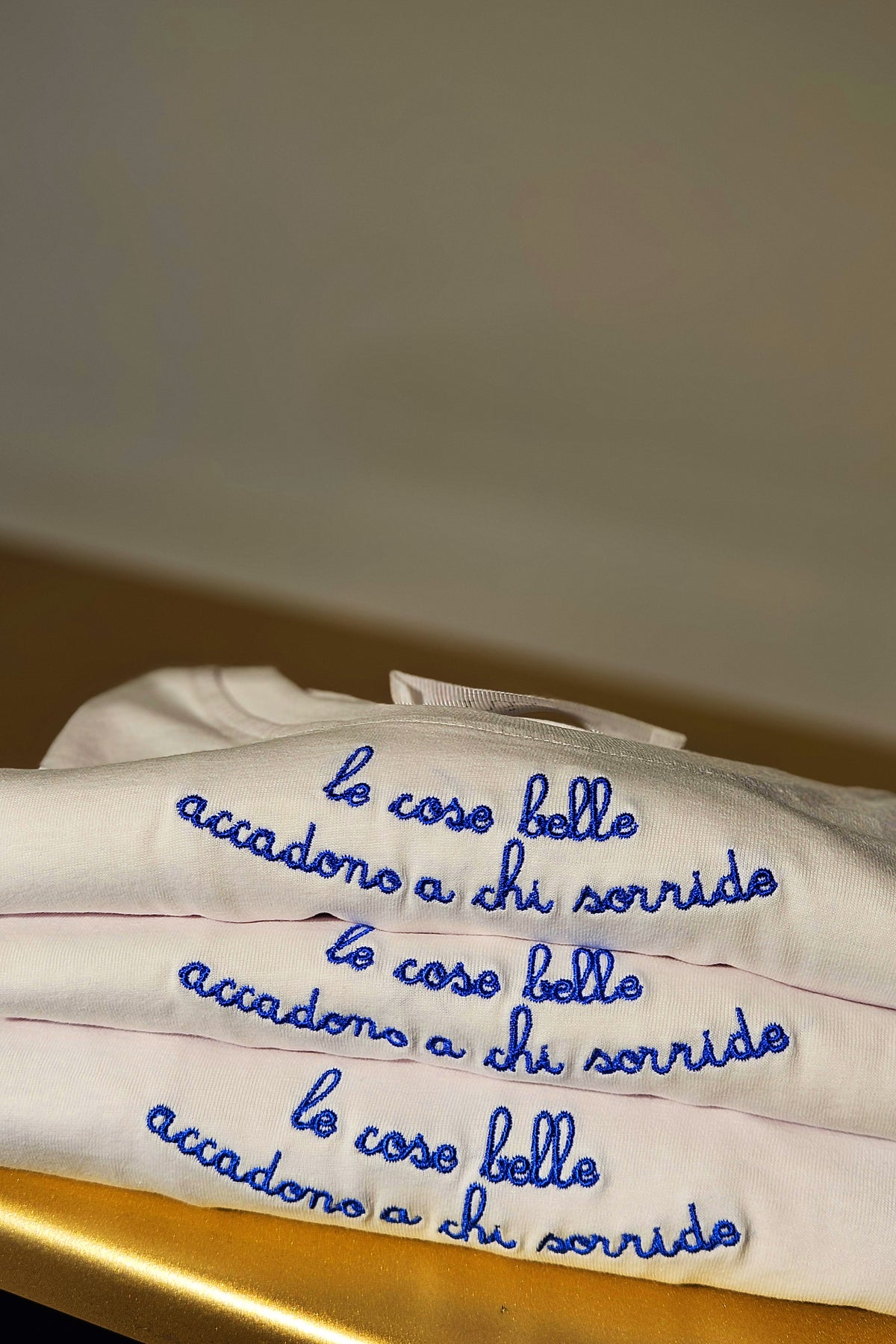 T-Shirt manica corta "Le cose belle accadono a chi sorride"