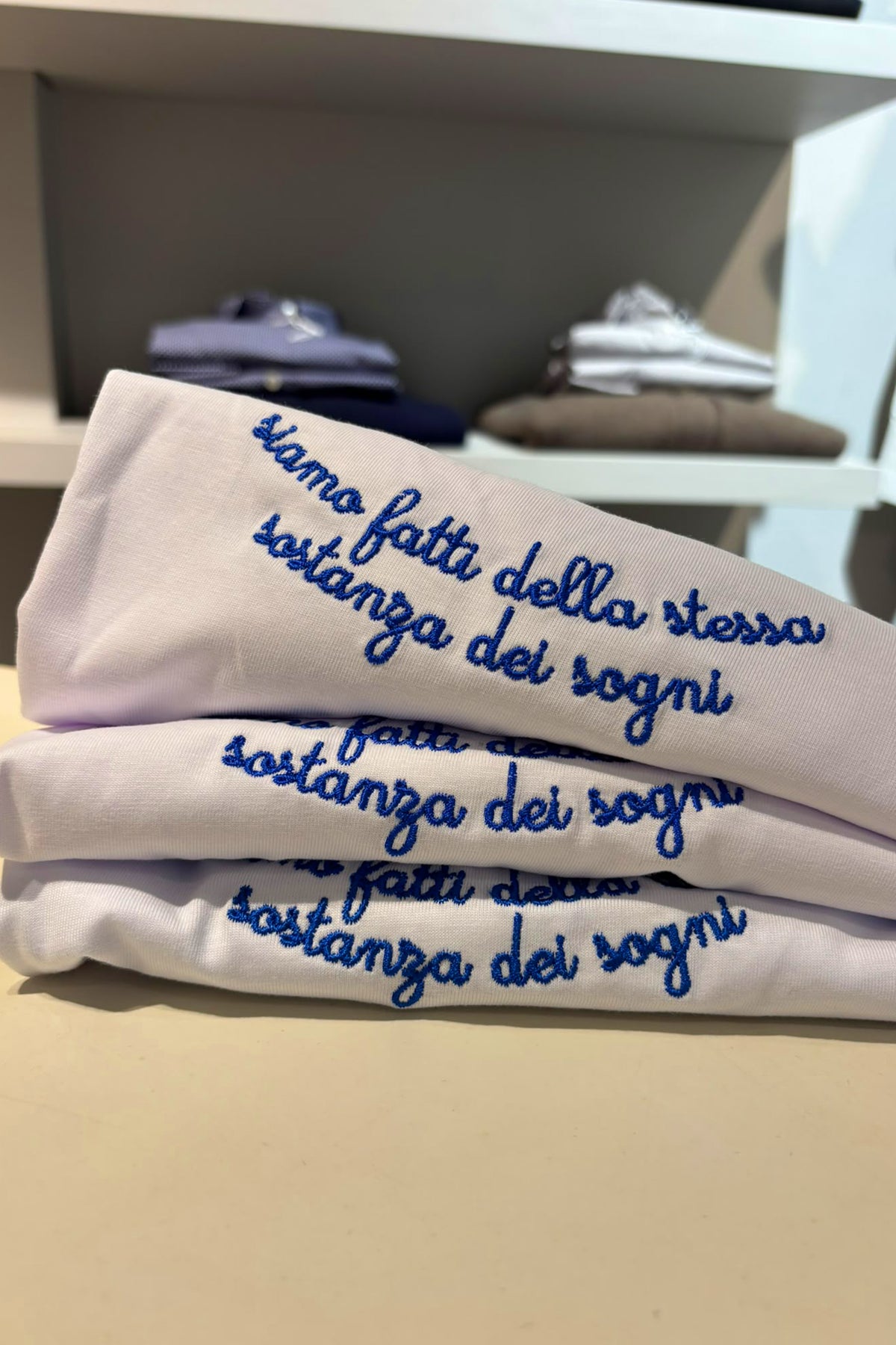 T-Shirt "siamo fatti della stessa sostanza dei sogni" | Nina